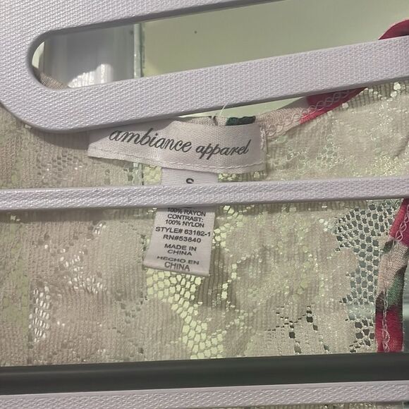 Preowned ambitious apparel Floral sleeveless summer Tank top sizes small - Picture 2 of 4